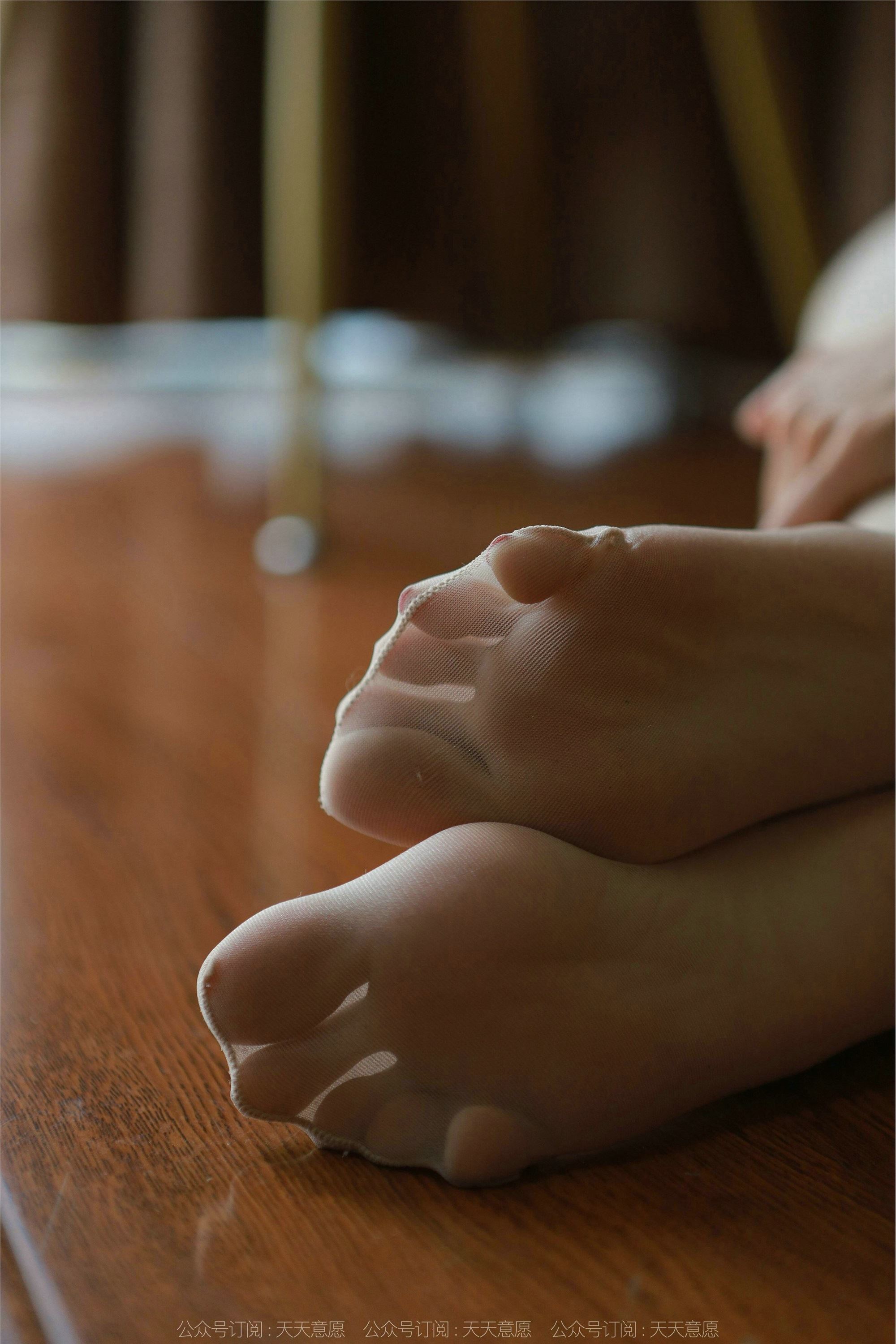 IESS异思趣向  2022.02.14 丝享家1004：美子《地板上的尤物》